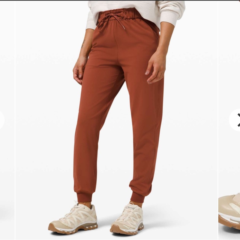 Lululemon Stretch High-Rise Jogger
Dark Terracotta